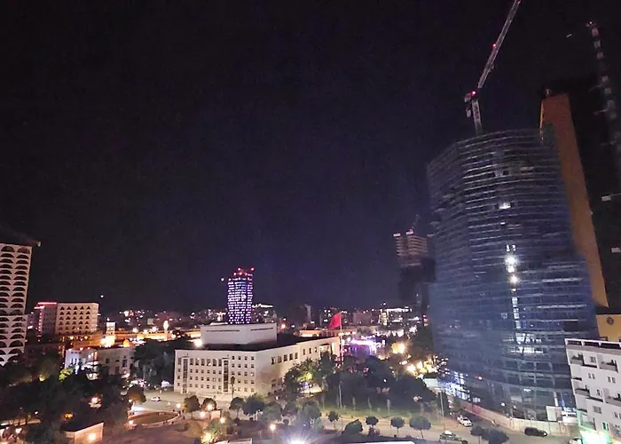 Free Parking Skanderbeg Square - Spacious 地拉那