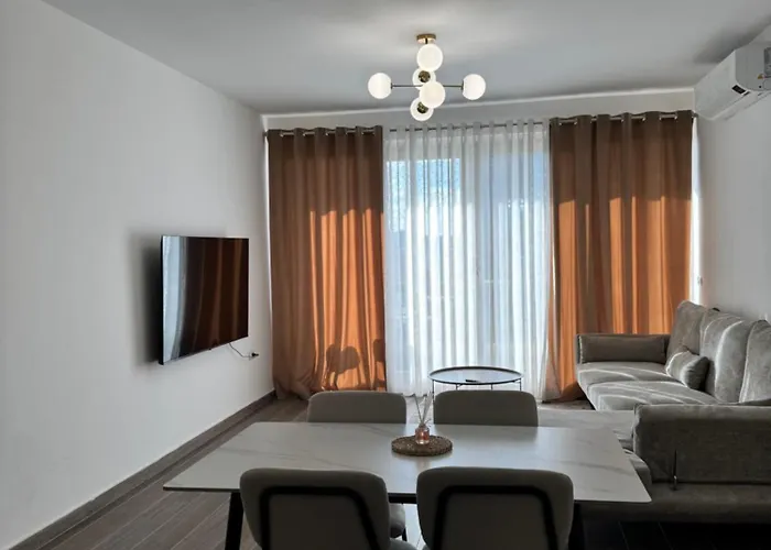 Free Parking Skanderbeg Square - Spacious Tirana